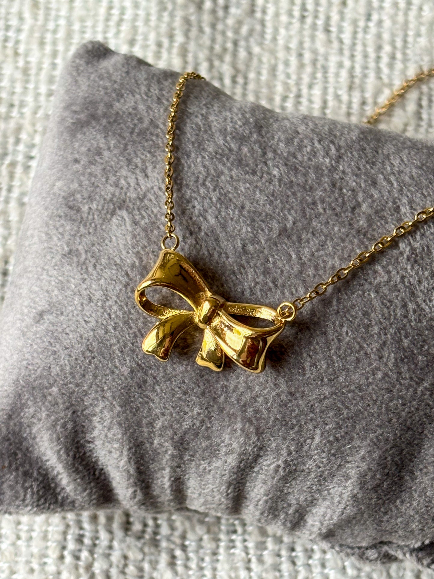 Minimal Bow Necklace
