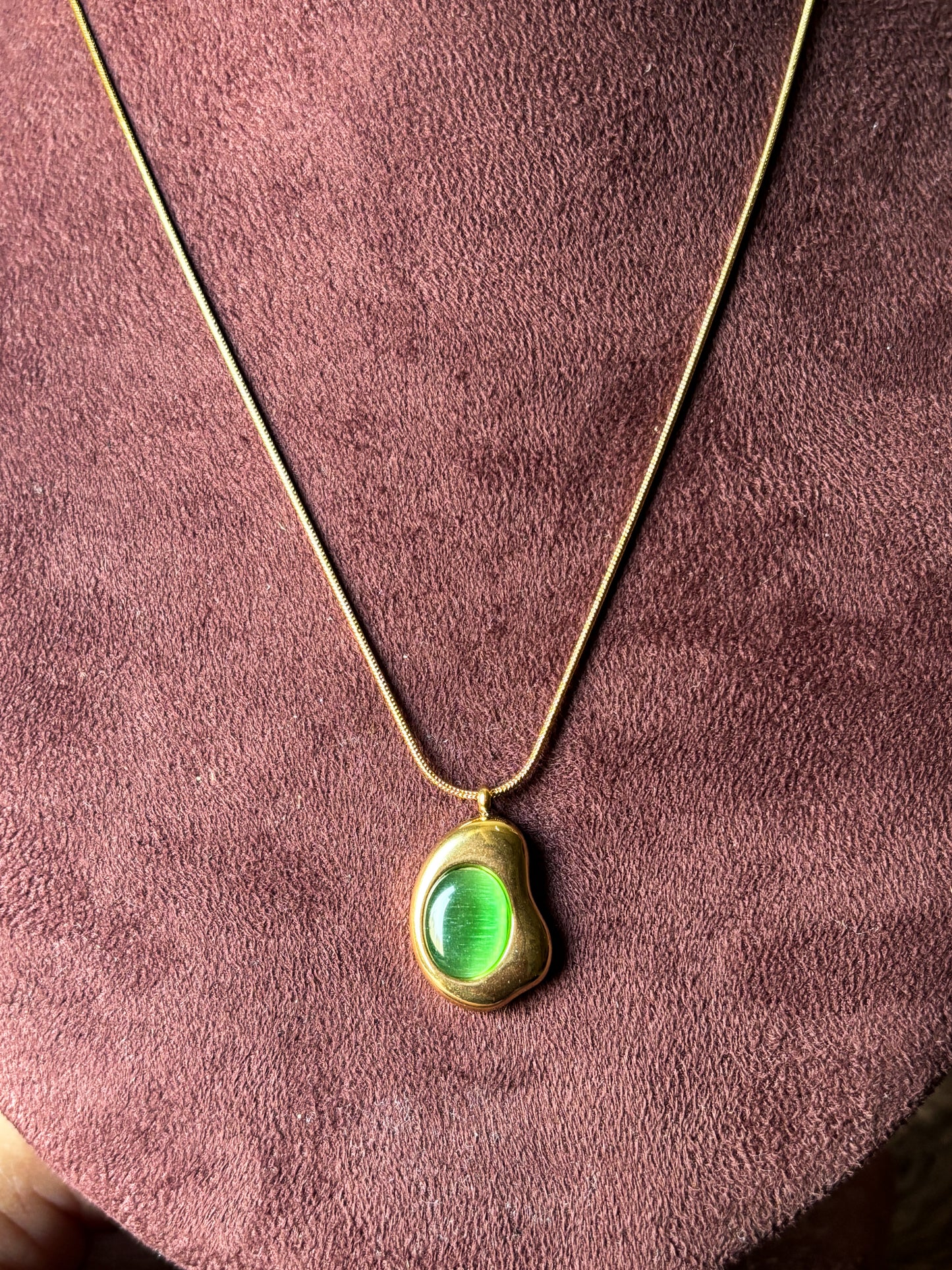 Emerald Glow Pendant Necklace