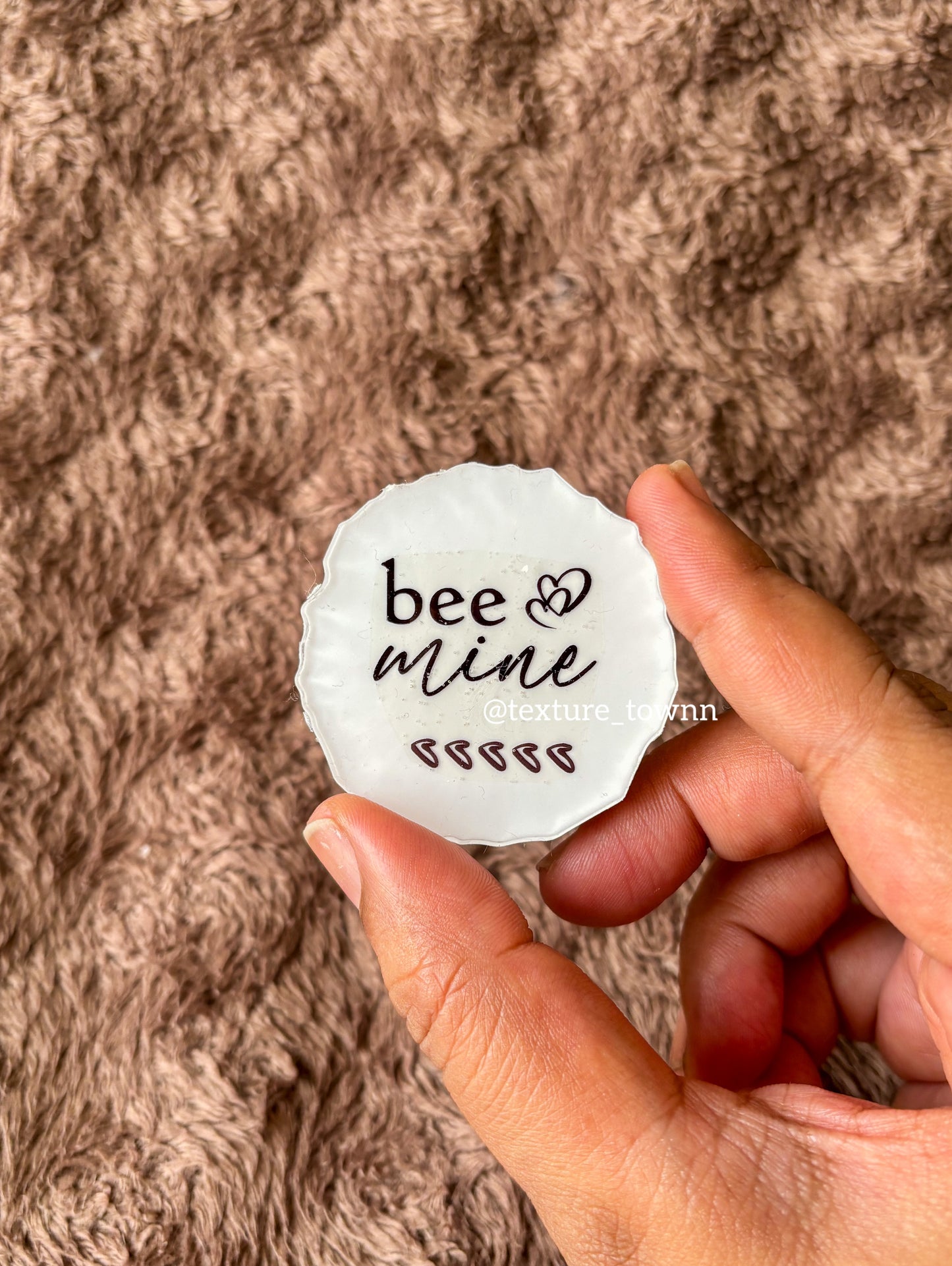 Handmade Resin Bee Keychain – Cute Bee-Themed Accessory