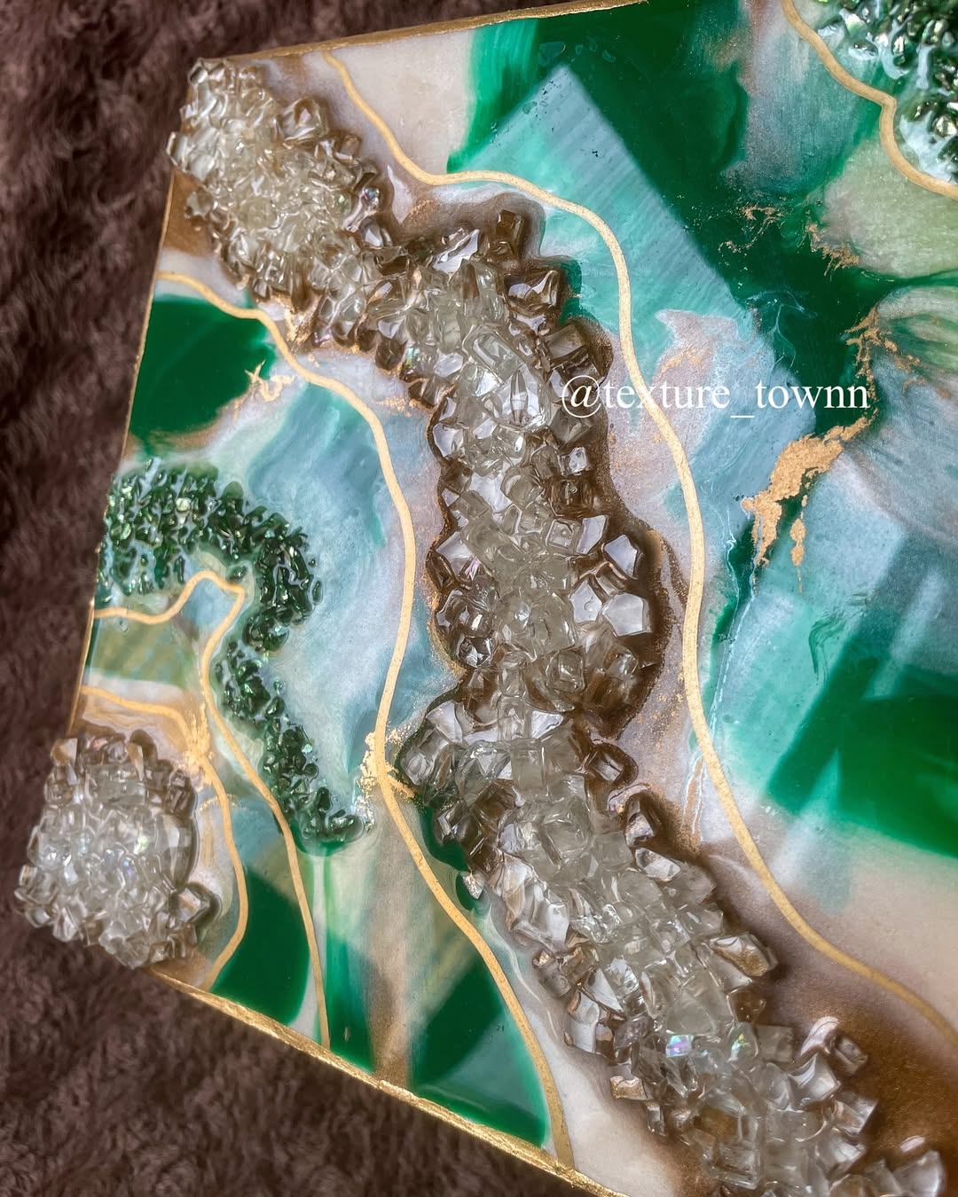 Handcrafted Resin Geode Wall Art – Luxurious Home Décor