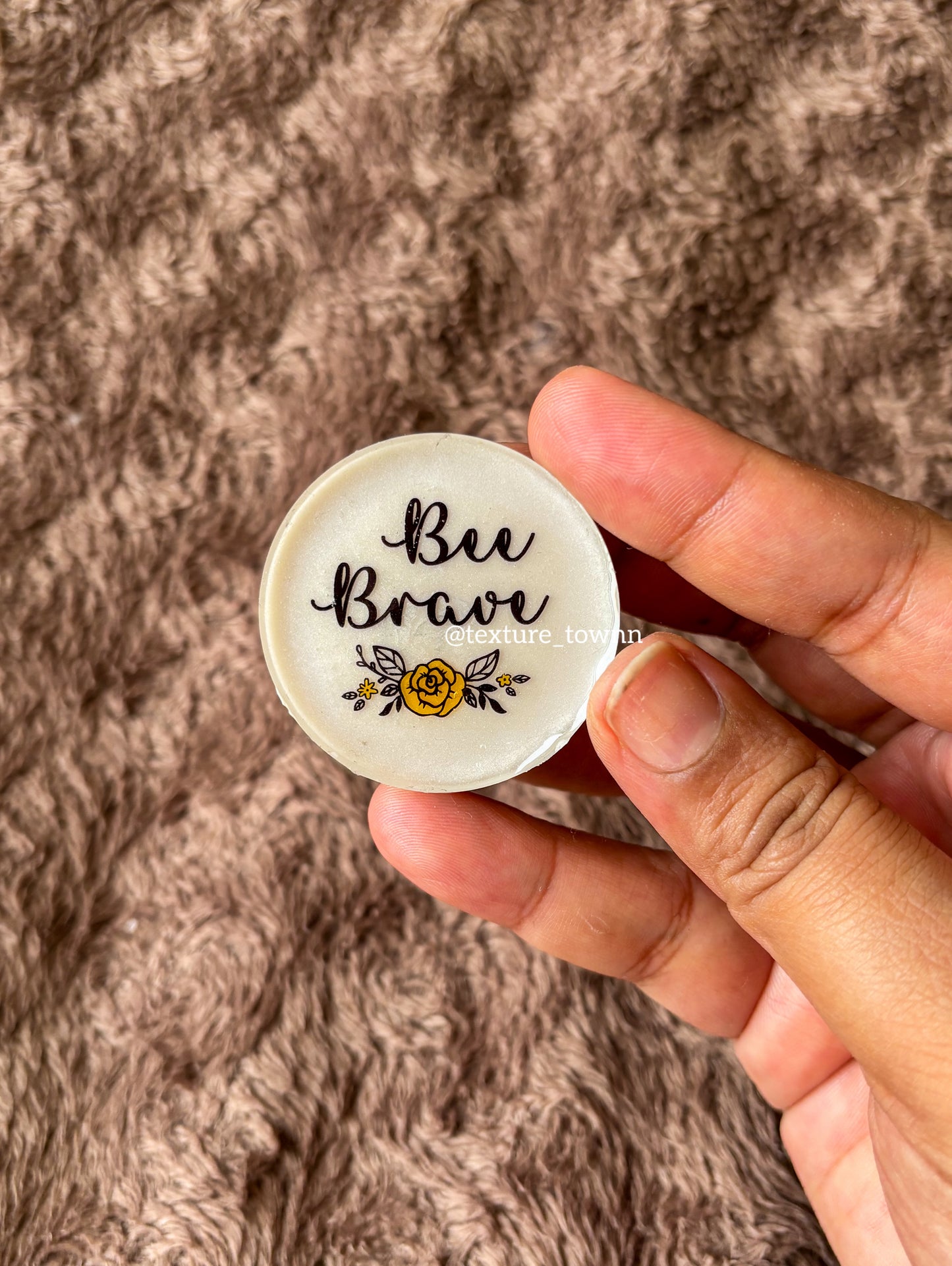 Handmade Resin Bee Keychain – Cute Bee-Themed Accessory