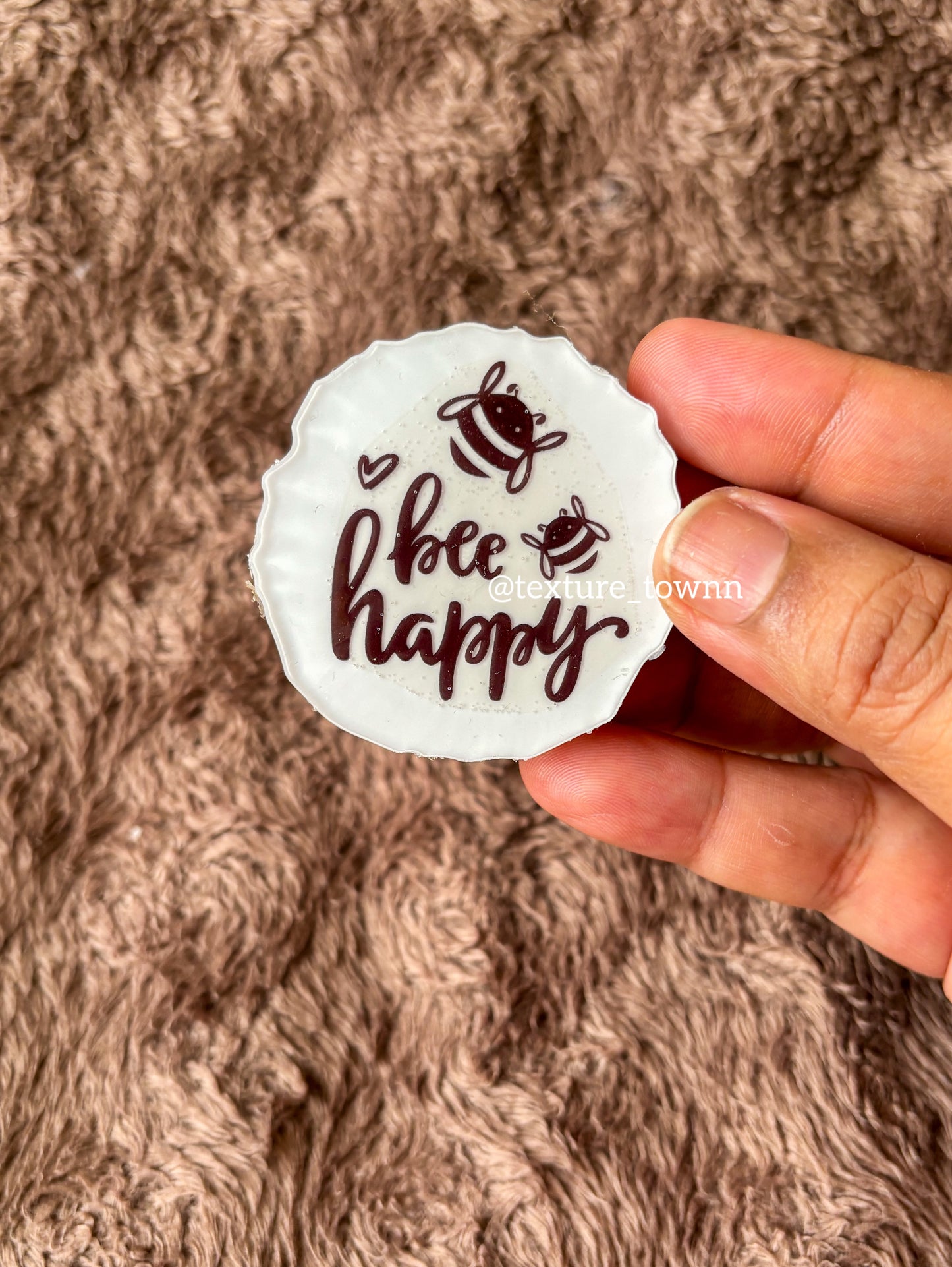 Handmade Resin Bee Keychain – Cute Bee-Themed Accessory