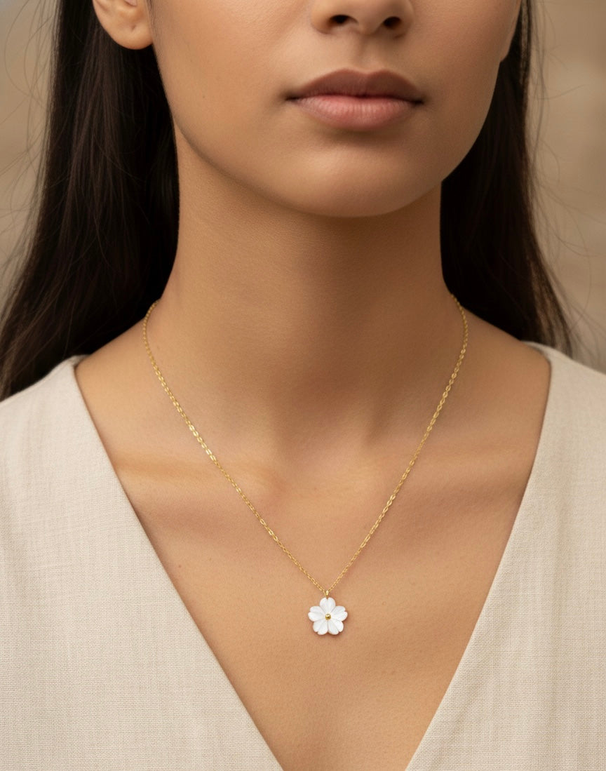 Mother of Pearl Flower Pendant Necklace