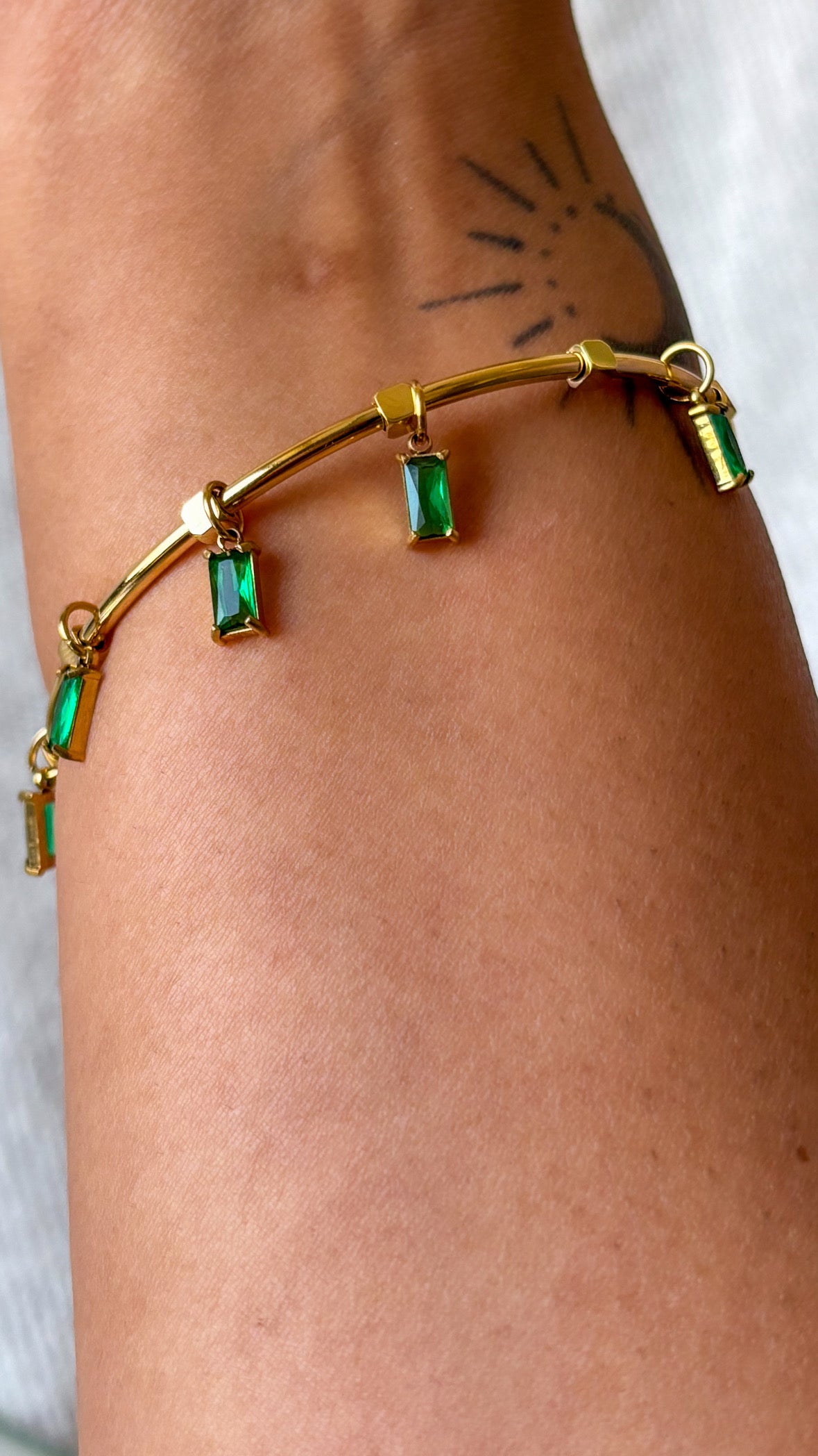 Anti-Tarnish Emerald Hanging Bracelet