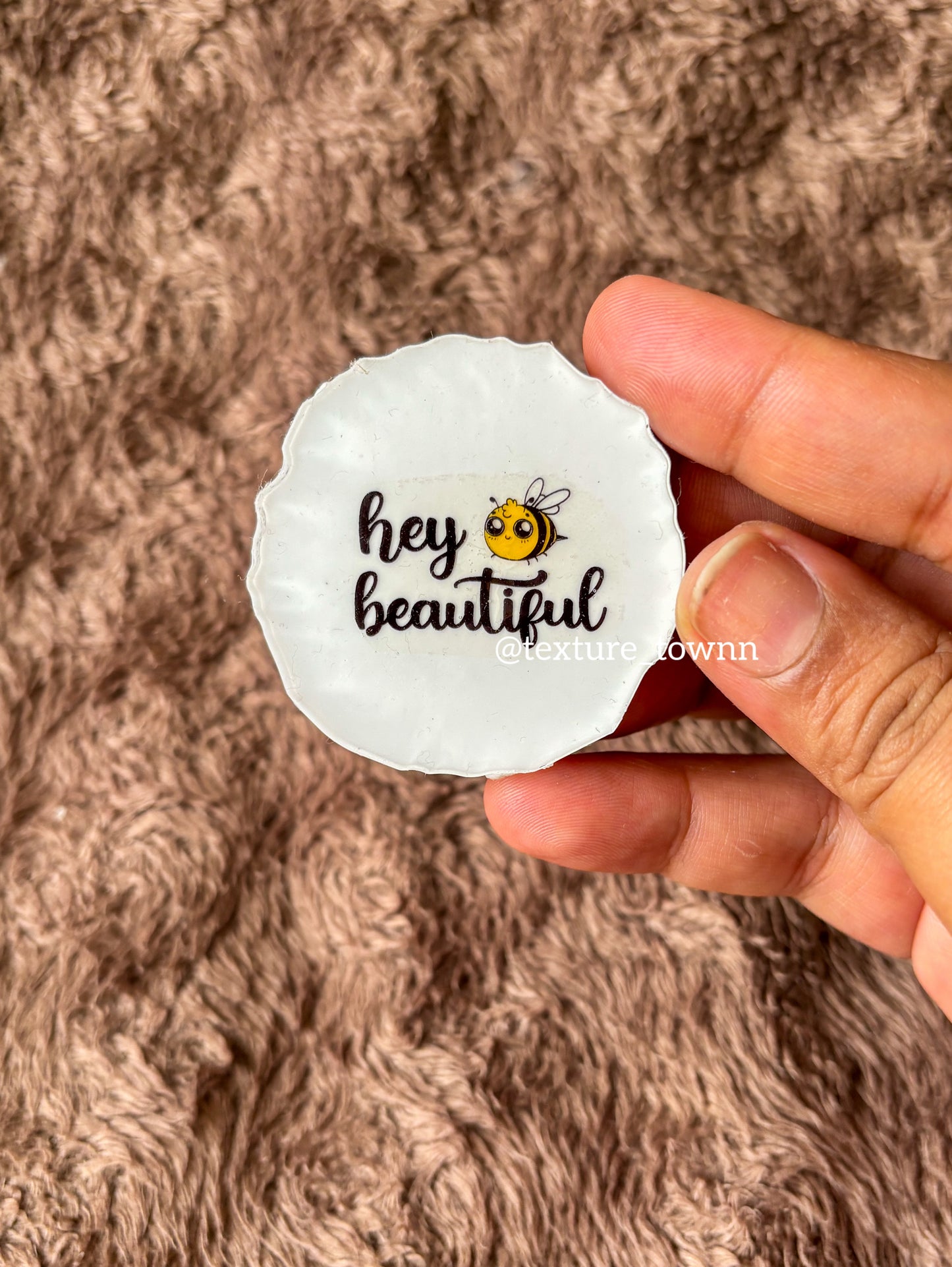 Handmade Resin Bee Keychain – Cute Bee-Themed Accessory