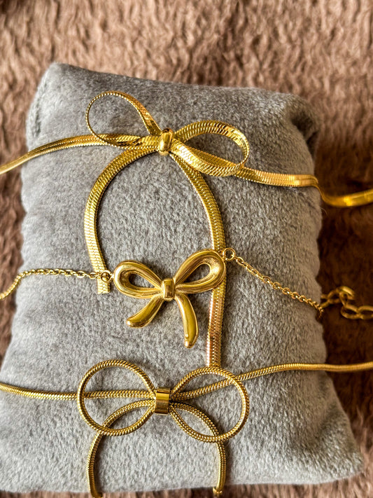 Gold bow-shaped jewelry