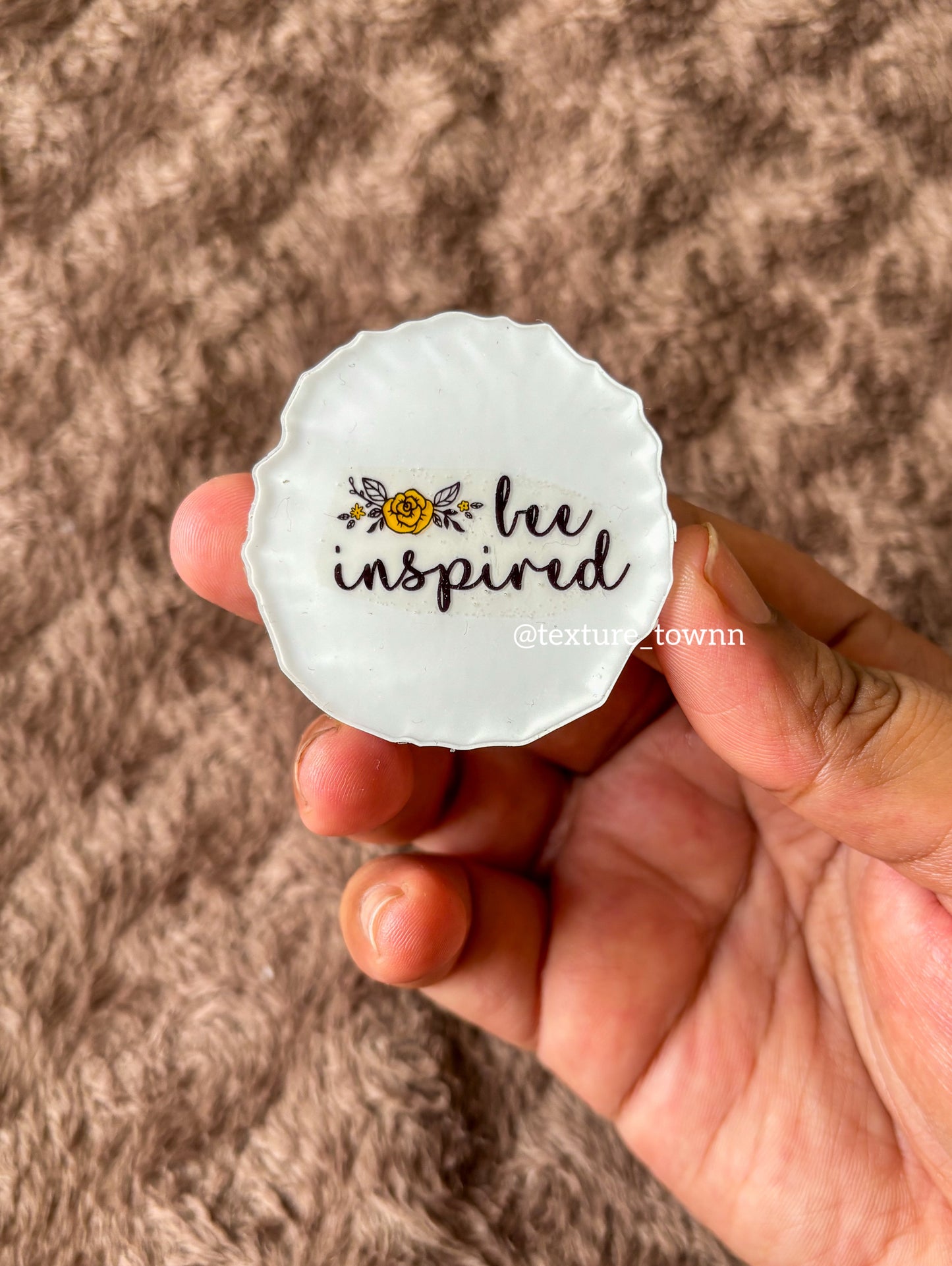 Handmade Resin Bee Keychain – Cute Bee-Themed Accessory