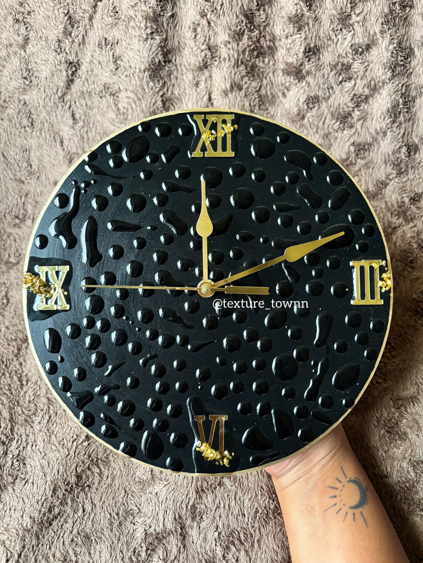 Modern Black Resin Handmade Wall Clock – Elegant Home Décor