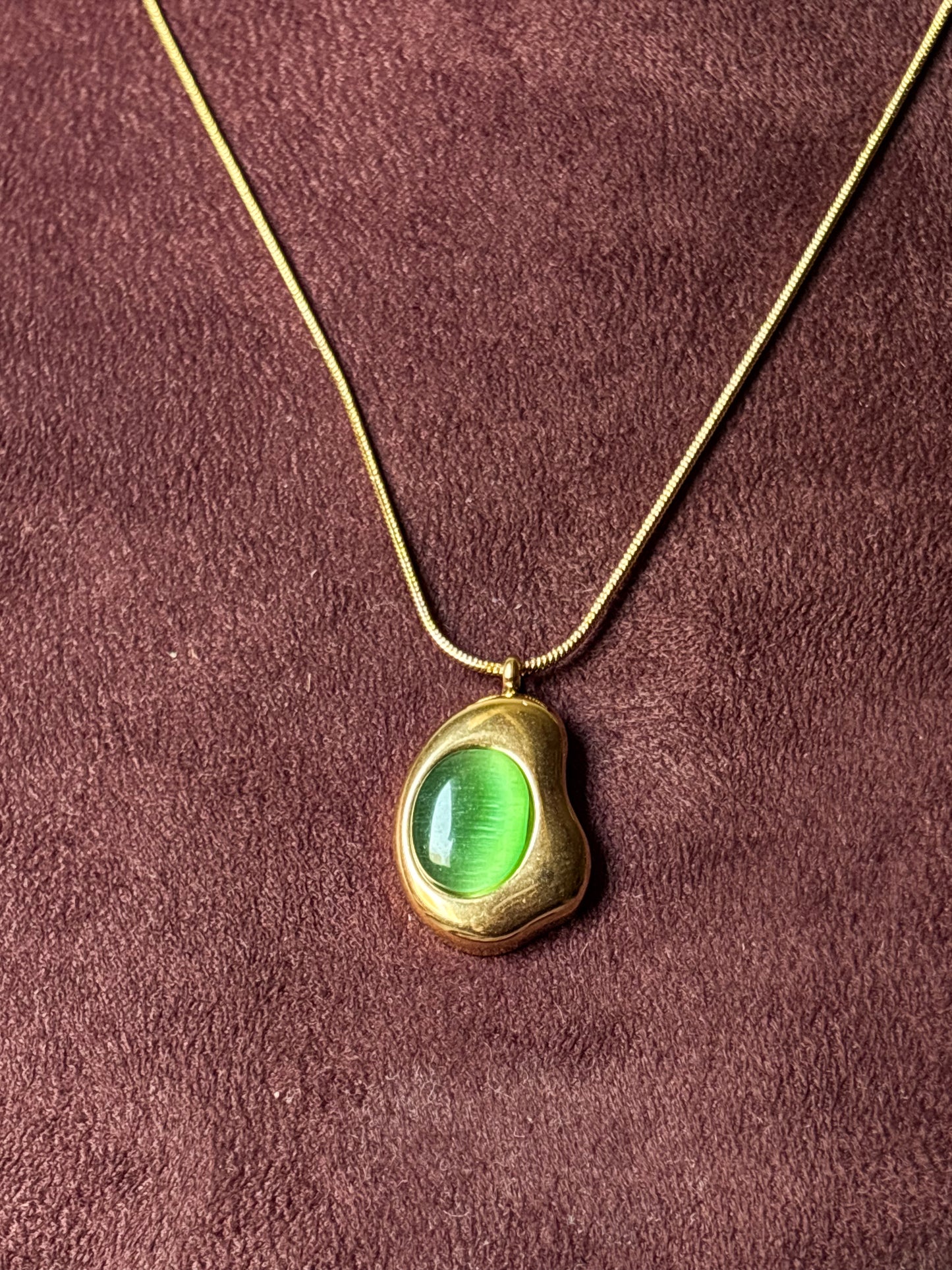 Emerald Glow Pendant Necklace