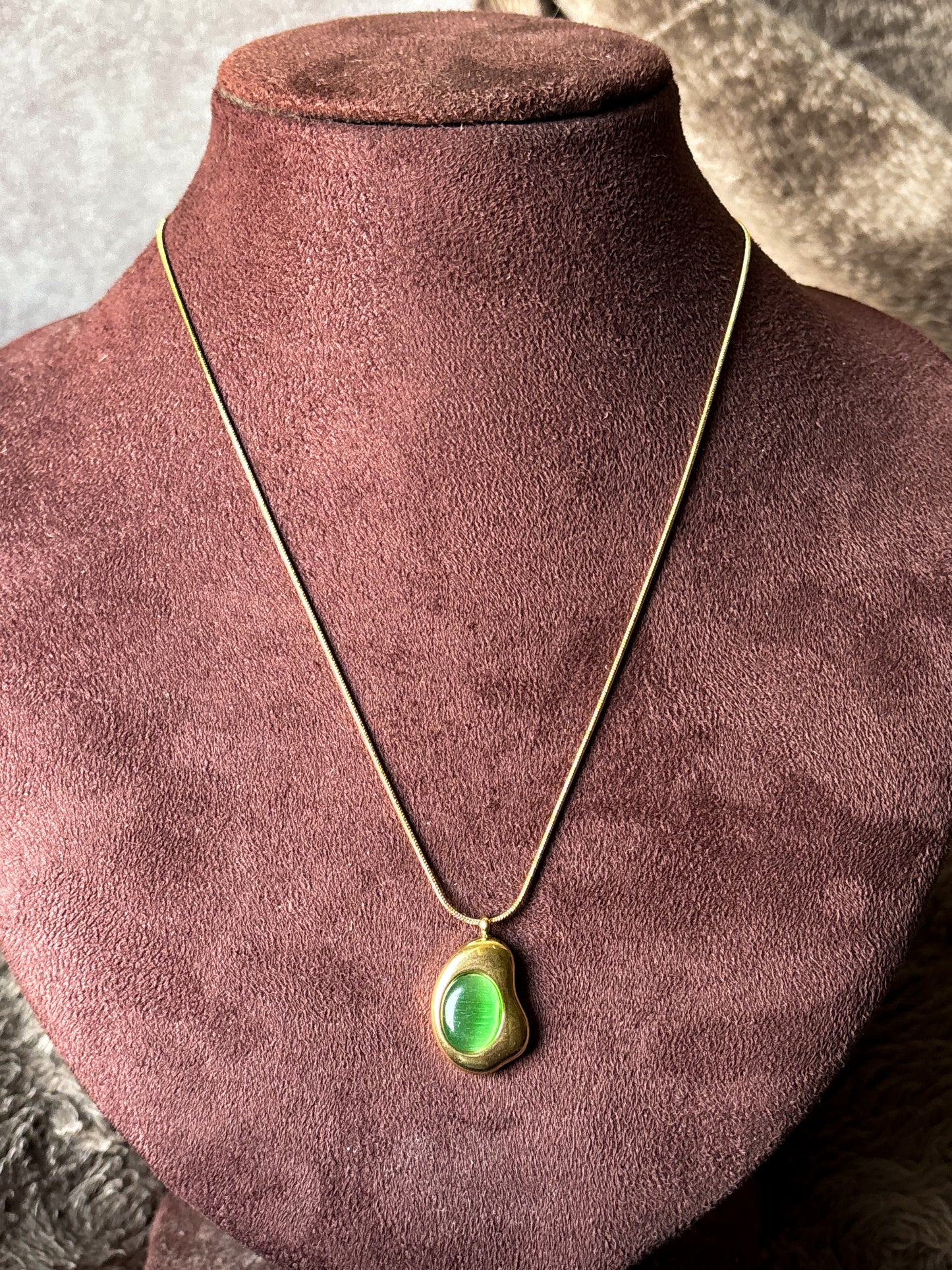 Emerald Glow Pendant Necklace